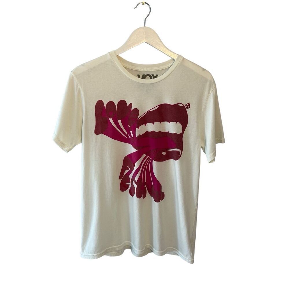 Vox Populi “Legendary” white t-shirt with large magenta lips graphic - M